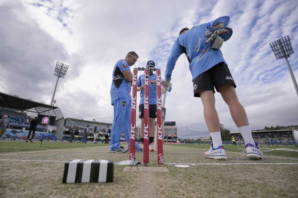 Adelaide Strikers players inspect the pitch before the start of play, Hobart Hurricanes v Adelaide Strikers, BBL 2016-17, Hobart, January 2, 2017