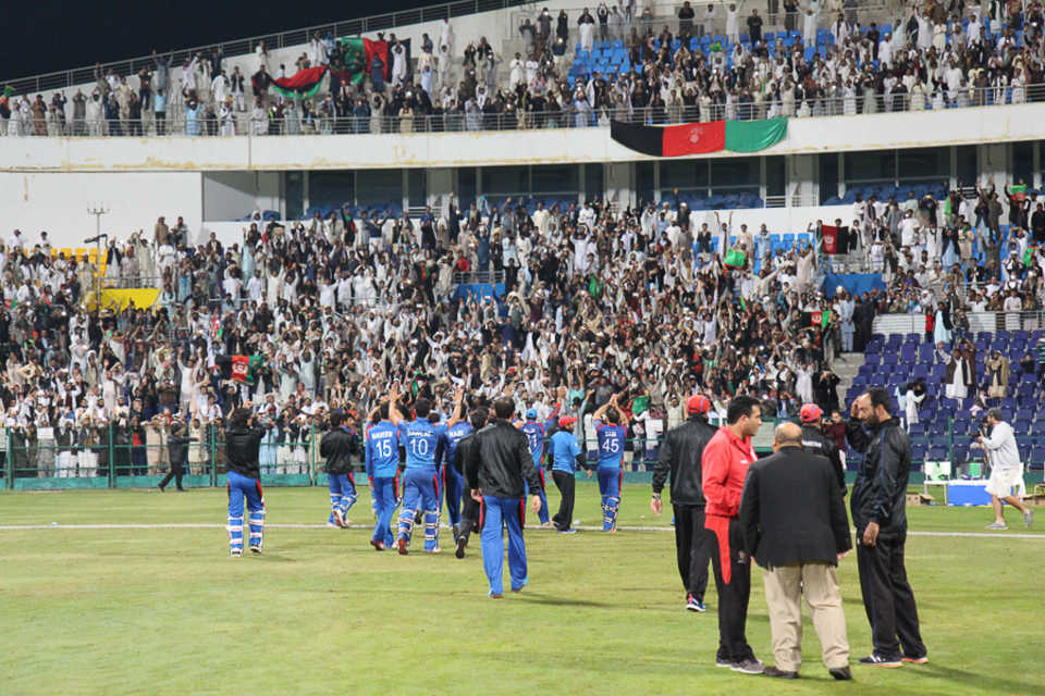 Afghanistan players thank the 8000 strong crowd for turning out after the win, UAE v Afghanistan, Desert T20, Group A, Abu Dhabi, January 16, 2017