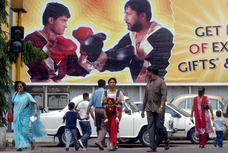 A billboard with a picture of Sourav Ganguly and Inzamam-ul-Haq facing off in a boxing match, Kolkata, April 17, 2005 