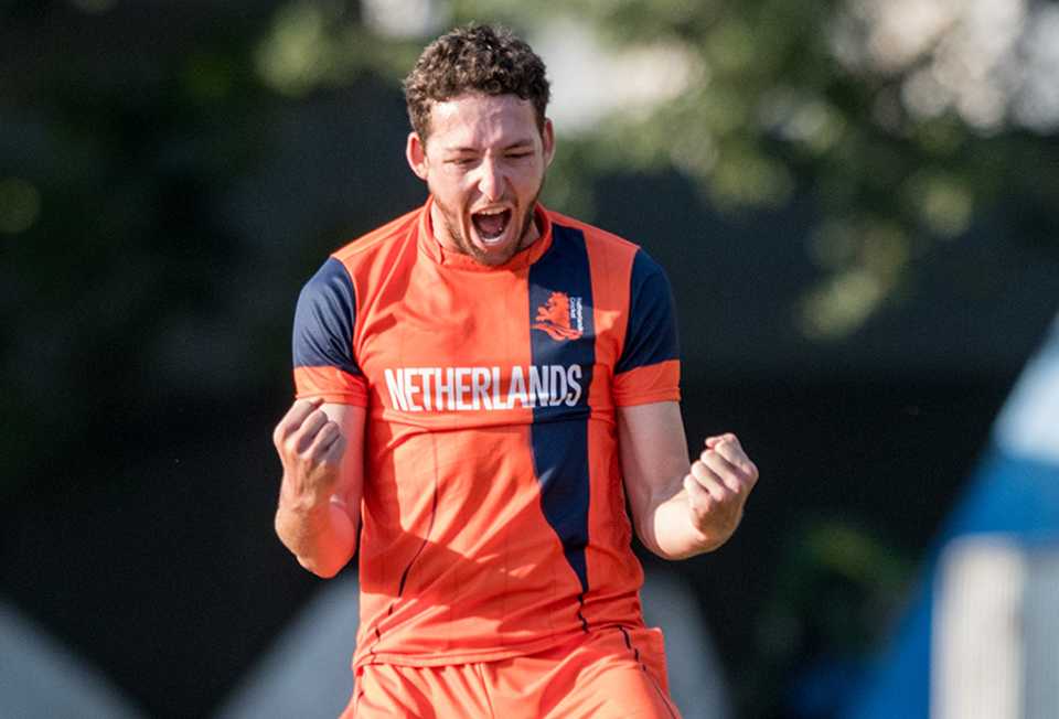 Paul van Meekeren hastened Hong Kong's defeat with two wickets in the 48th over, Hong Kong v Netherlands, WCL Championship, Mong Kok, February 16, 2017