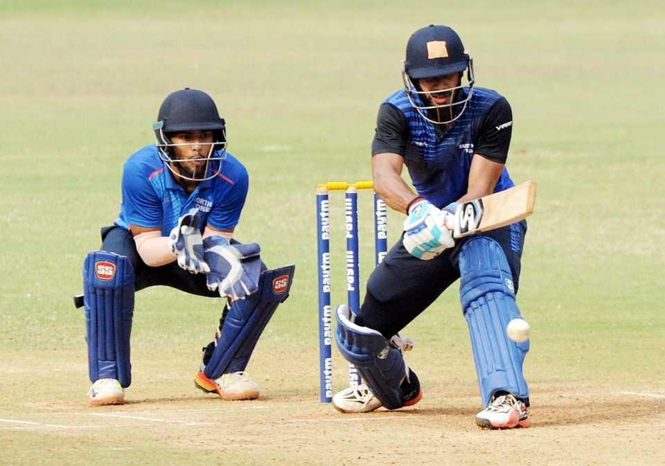 Manoj Tiwary attemps a reverse sweep