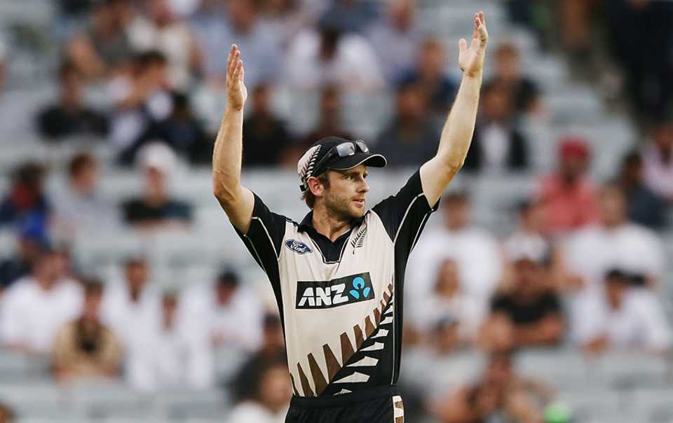 Kane Williamson gestures during South Africa's innings, New Zealand v South Africa, one-off T20I, Auckland, February 17, 2017