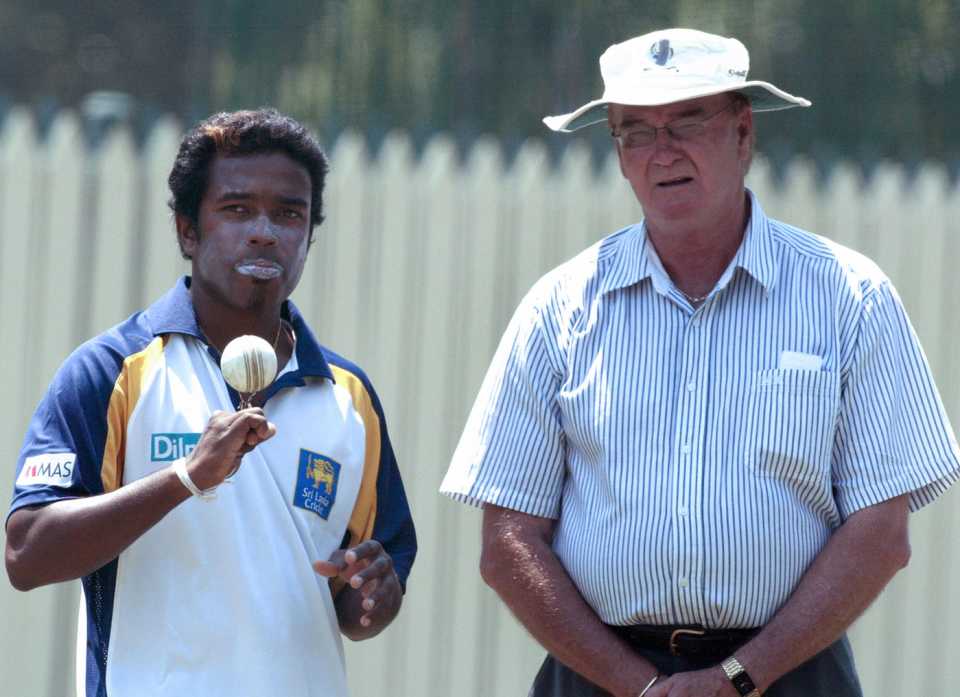 Malinga Bandara talks to Ashley Mallett at a training session ahead of the match, Australia v Sri Lanka, seventh match, VB Series, Adelaide, January 25, 2006