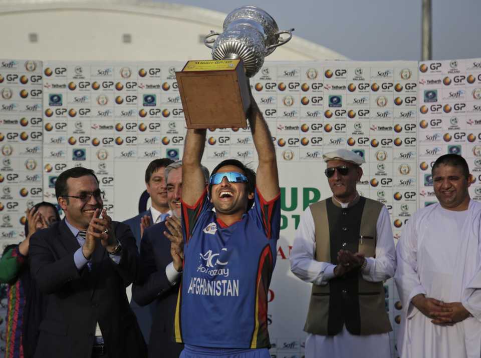 Asghar Stanikzai lifts the series trophy