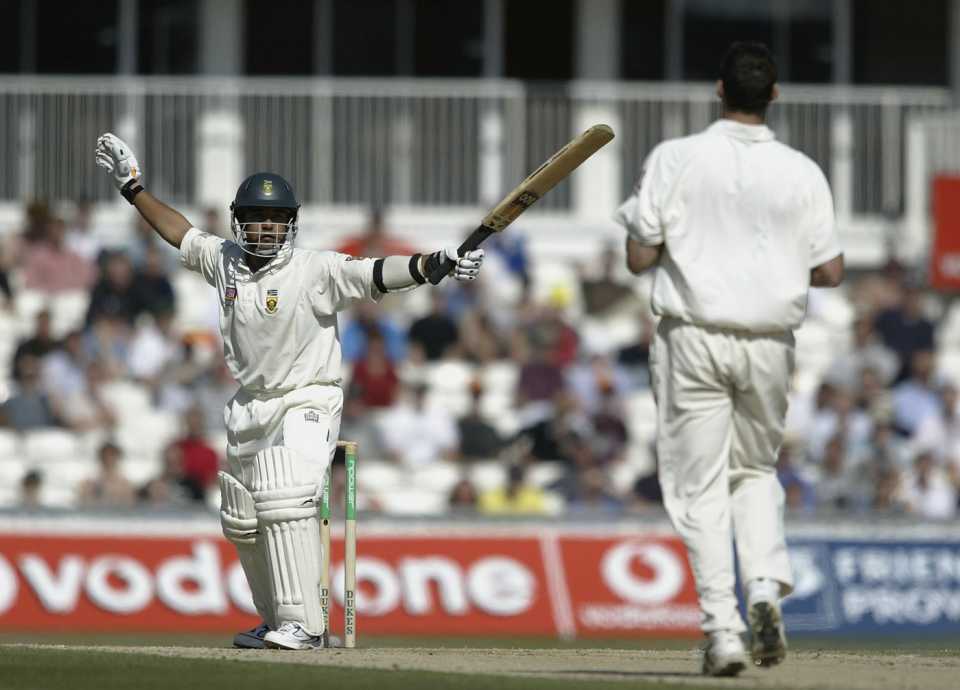 Paul Adams strikes an expansive pose, England v South Africa, 5th Test, The Oval, 5th day, September 8, 2003