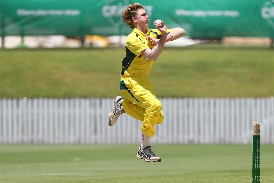 Will Sutherland runs in to bowl