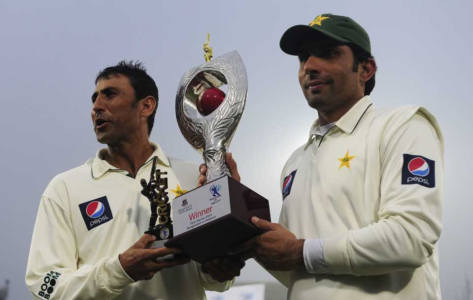 Younis Khan and Misbah-ul-Haq hold the trophy together
