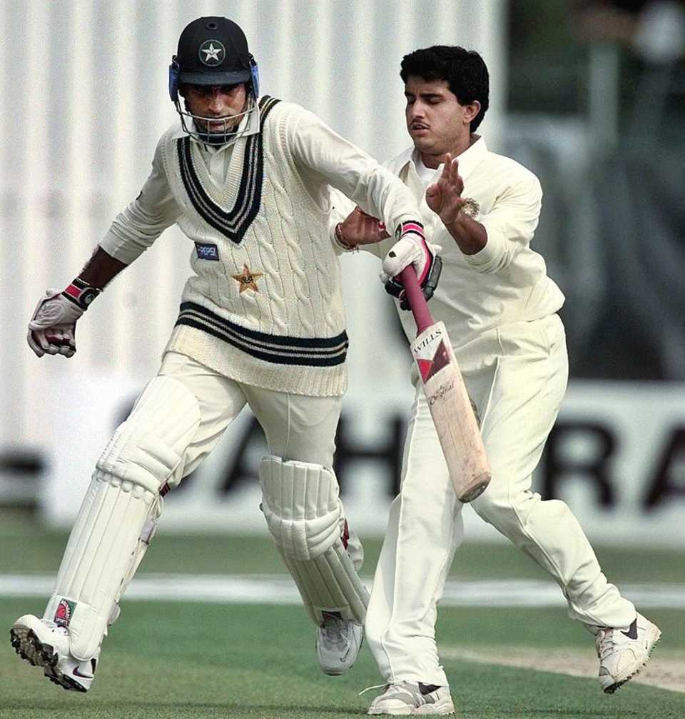 Sourav Ganguly collides with Aamer Sohail