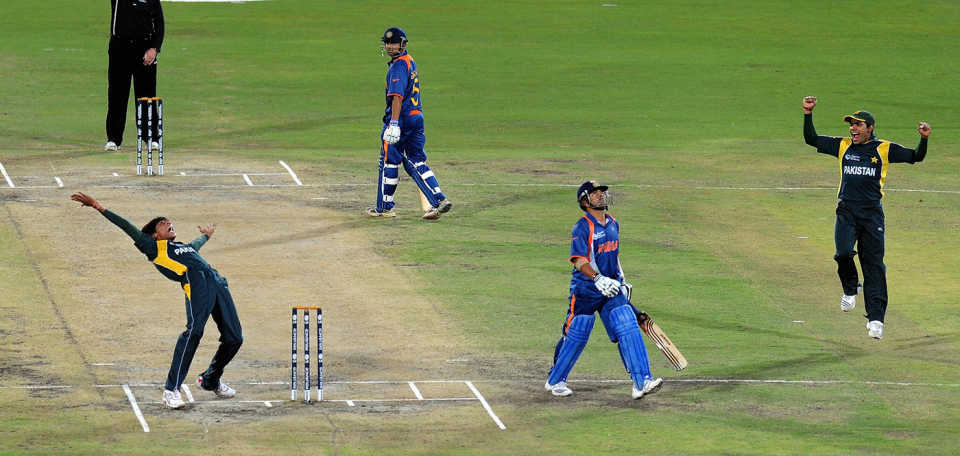 Mohammad Amir celebrates Sachin Tendulkar's wicket