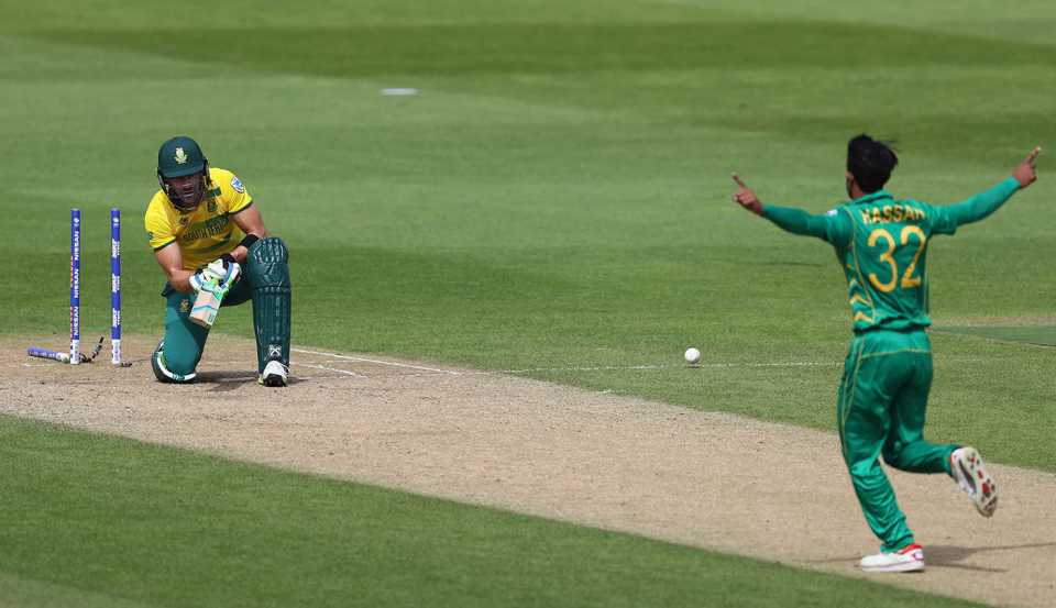 Hasan Ali bowls Faf du Plessis, Pakistan v South Africa, Champions Trophy, Group B, Edgbaston, June 7, 2017