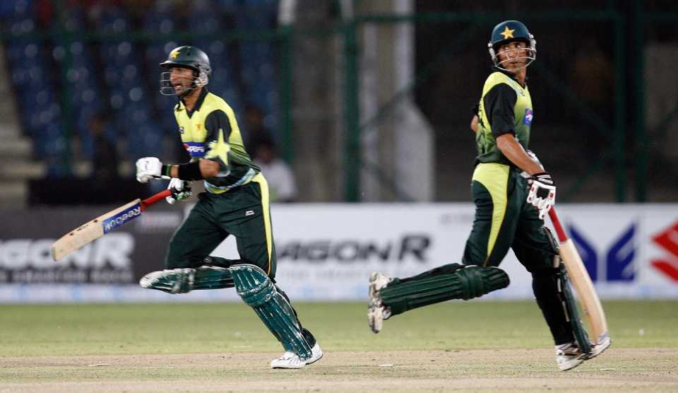 Shoaib Malik and Younis Khan scamper between the wickets