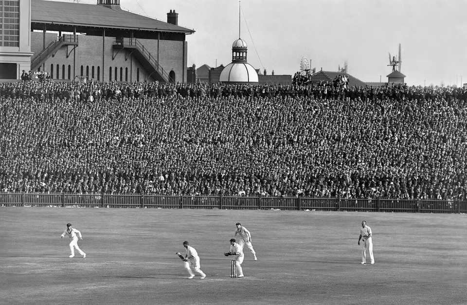 Jack Hobbs bats in front of a huge crowd at the SCG, England v Australia, 2nd Test, Sydney, December 1928