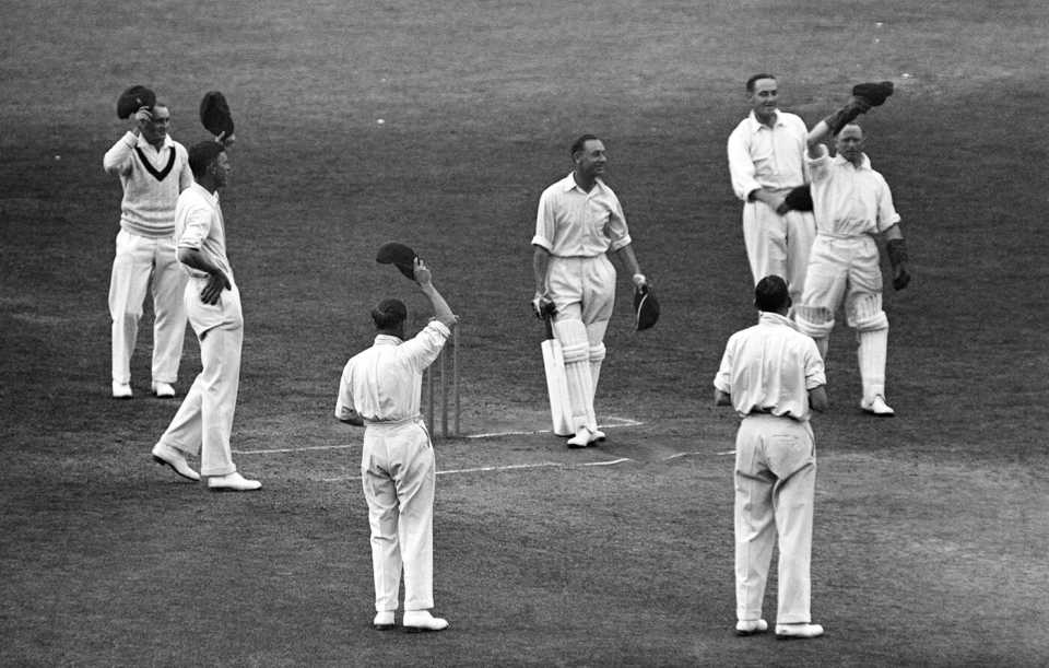 Australian players take their caps off and salute batsman Jack Hobbs at the start of his last Test 