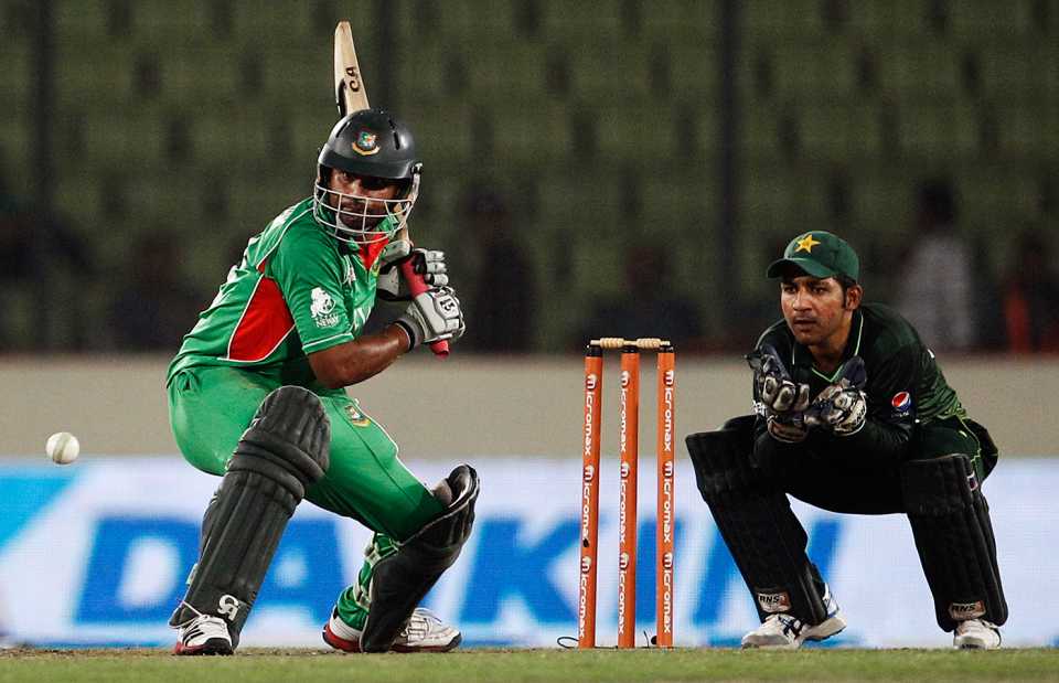 Tamim Iqbal shapes up to play the ball