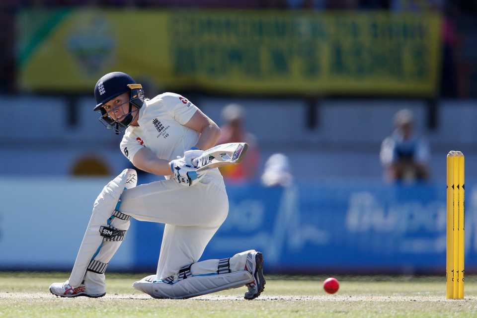 Heather Knight sweeps one away, Australia v England, Women's Ashes 2017-18, Only Test, 4th day, Sydney, November 12, 2017