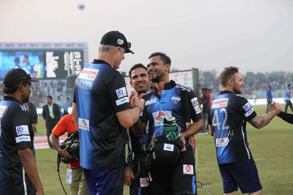 Mashrafe Mortaza celebrates Rangpur's win with head coach Tom Moody