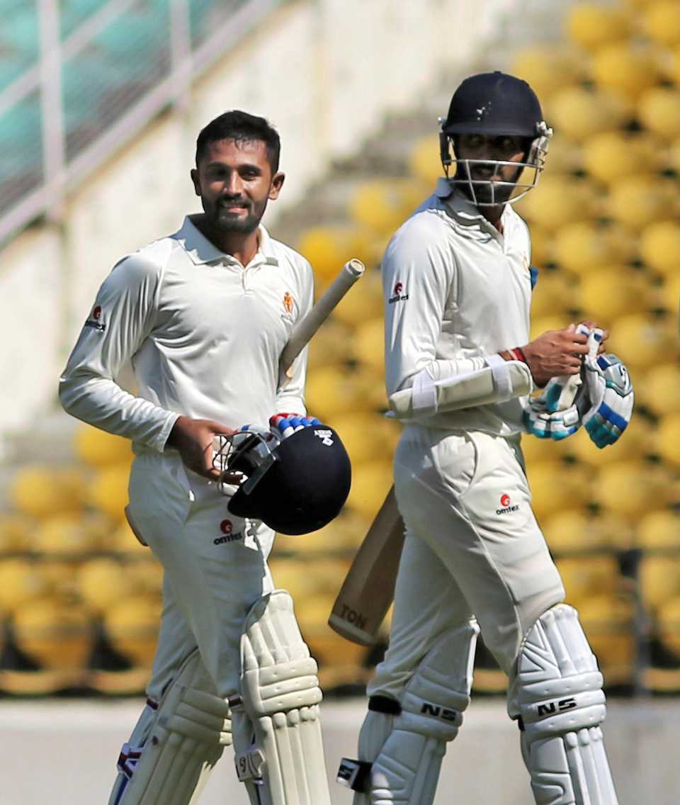Shreyas Gopal (left) and S Aravind added a rapid 92 for the last wicket to haul Karnataka past 550
