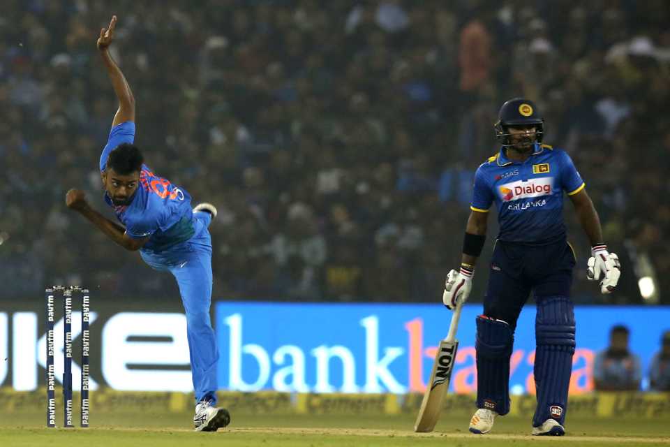 Jaydev Unadkat bends his back, India v Sri Lanka, 1st T20I, Cuttack, December 20, 2017