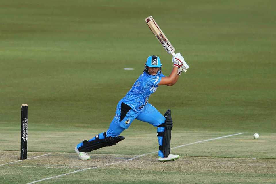 Suzie Bates top-scored in humid conditions