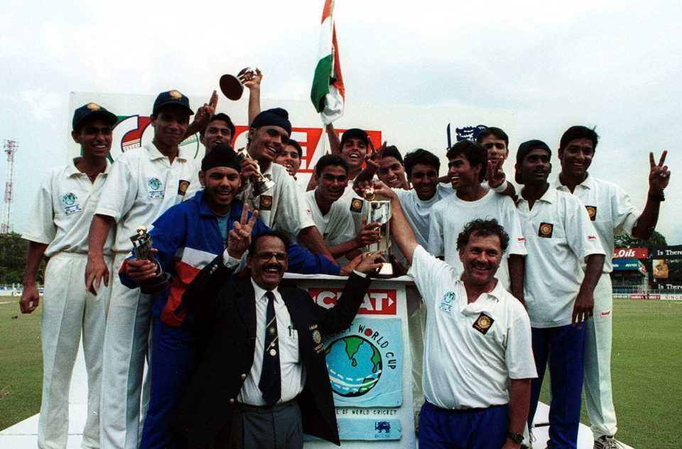 India Under-19s celebrate their World Cup win, Sri Lanka v India, Under-19 World Cup, Colombo, January 28, 2000
