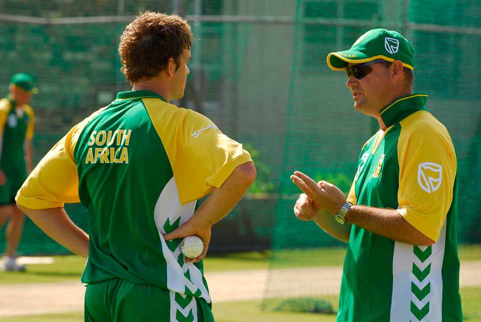 Albie Morkel talks to coach Mickey Arthur at a training session the day before the match, South Africa v New Zealand, 2nd ODI, Port Elizabeth, November 29, 2007