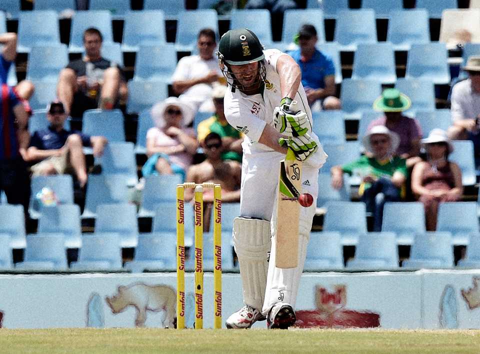 AB de Villiers blocks, South Africa v Australia, 1st Test, Centurion, 4th day, February 15, 2014