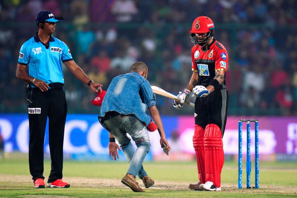 A fan ran on to the field when Virat Kohli was batting, Delhi Daredevils v Royal Challengers Bangalore, IPL 2018, Delhi, May 12, 2018
