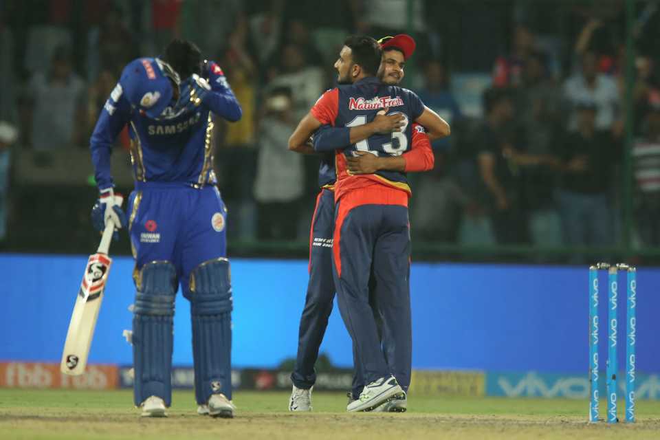 Shreyas Iyer and Harshal Patel hug as Mumbai Indians crash out of the tournament, Delhi Daredevils v Mumbai Indians, IPL 2018, Delhi, May 20, 2018