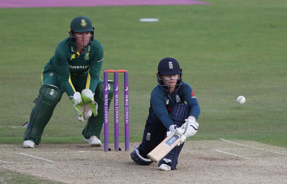 Tammy Beaumont drops to one knee to sweep