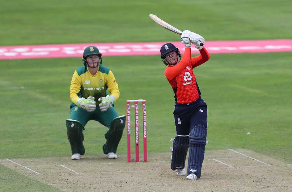 Tammy Beaumont drills another six