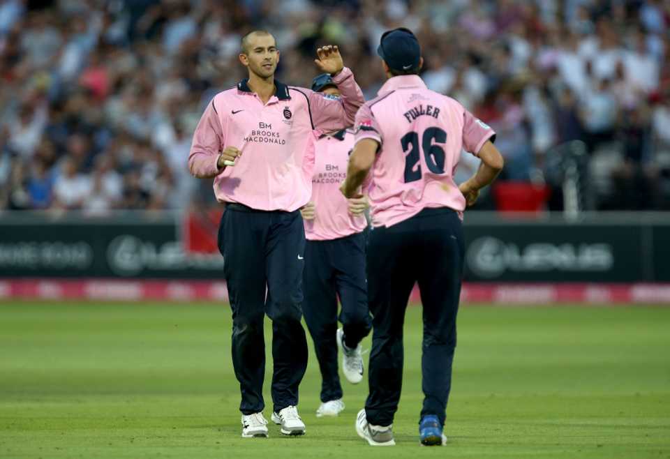 Ashton Agar picked up vital wickets
