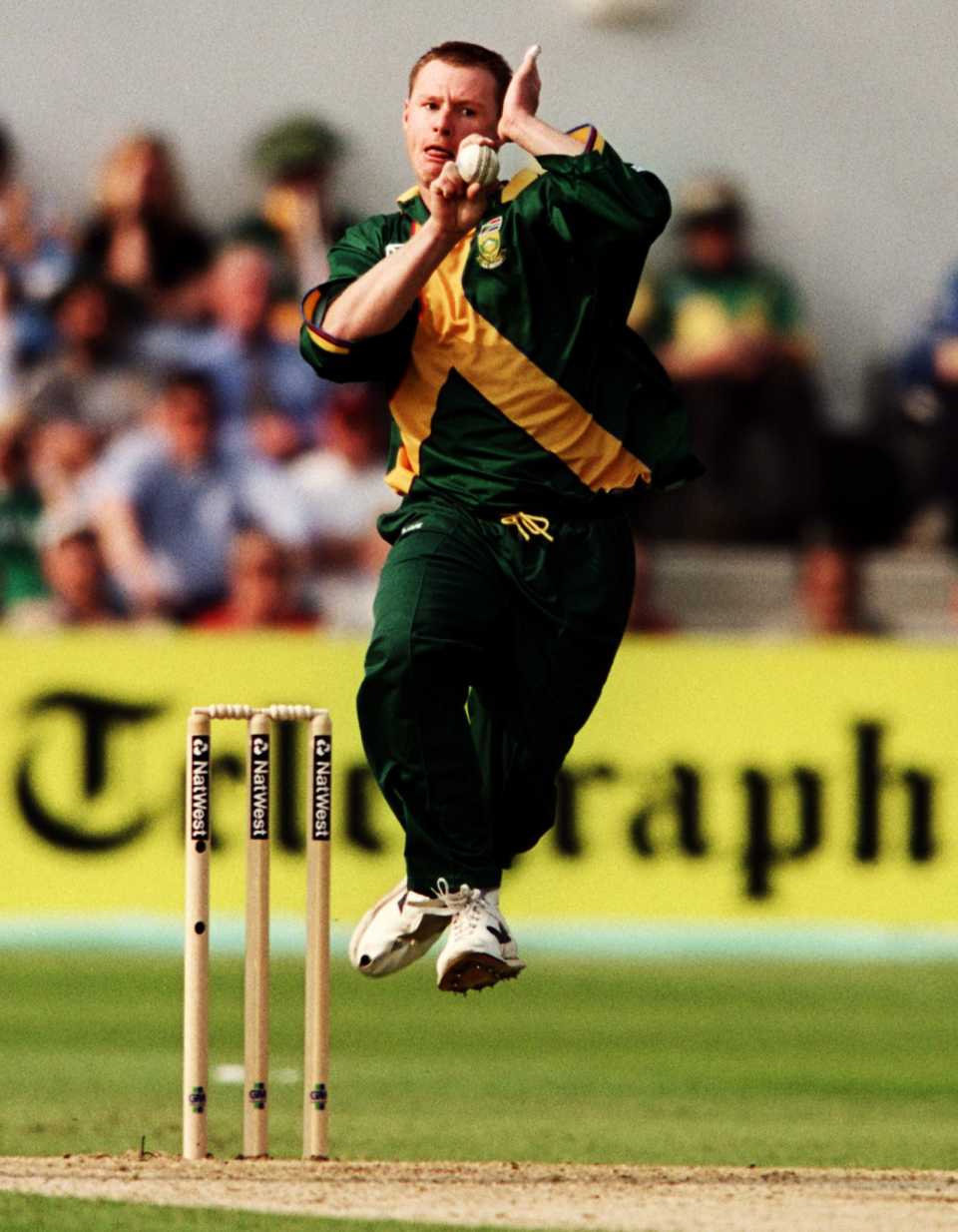 Lance Klusener bowls, South Africa v Sri Lanka, Super Six, World Cup, Northampton, May 19, 1999