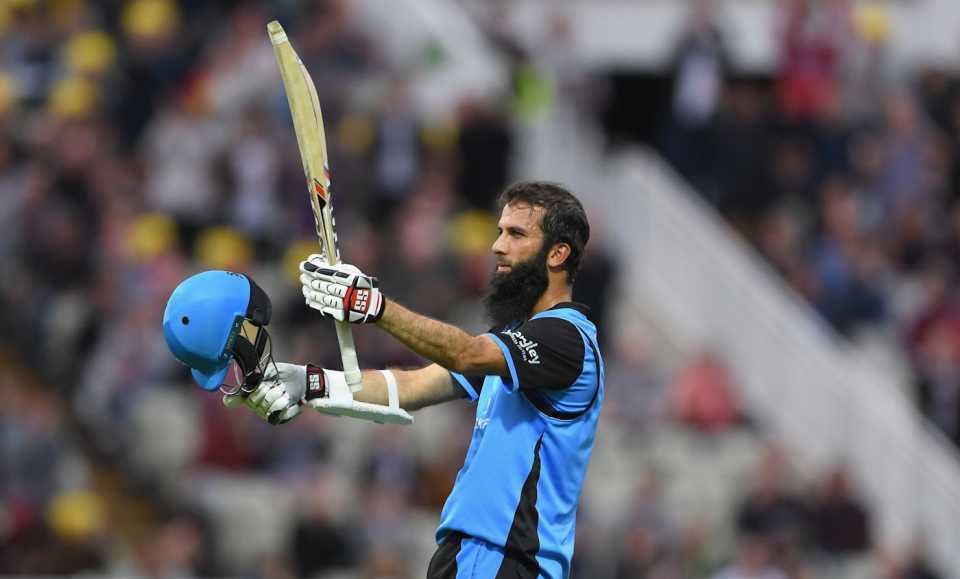 Moeen Ali acknowledges the ovation for his hundred, Worcestershire v Birmingham, Vitality Blast, North Group, Worcester