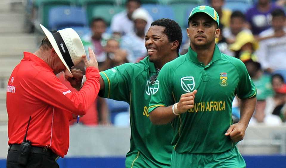 Makhaya Ntini messes around with umpire Marais Erasmus, South Africa v India, only Twenty20, Durban, April 9, 2011