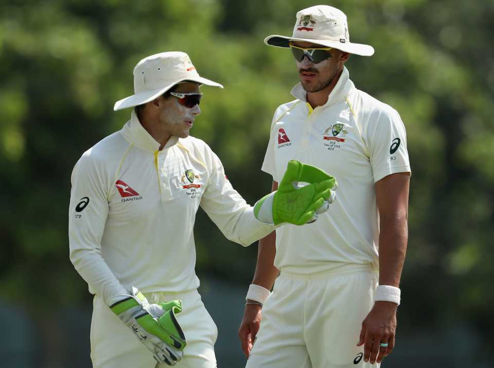 Tim Paine discusses tactics with Mitchell Starc