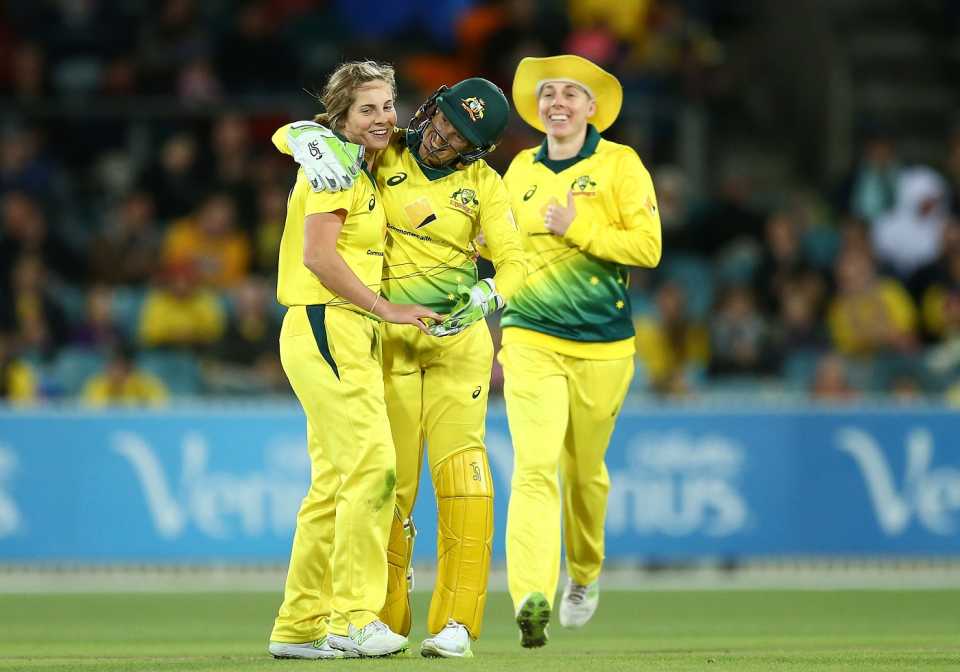Sophie Molineux celebrates a stumping with the wicketkeeper Alyssa Healy, Australia v New Zealand, 3rd women's T20I, Canberra