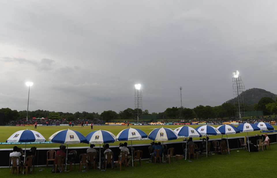The skies darkened as rain swept in, Sri Lanka v England, 2nd ODI, Dambulla, October 13, 2018