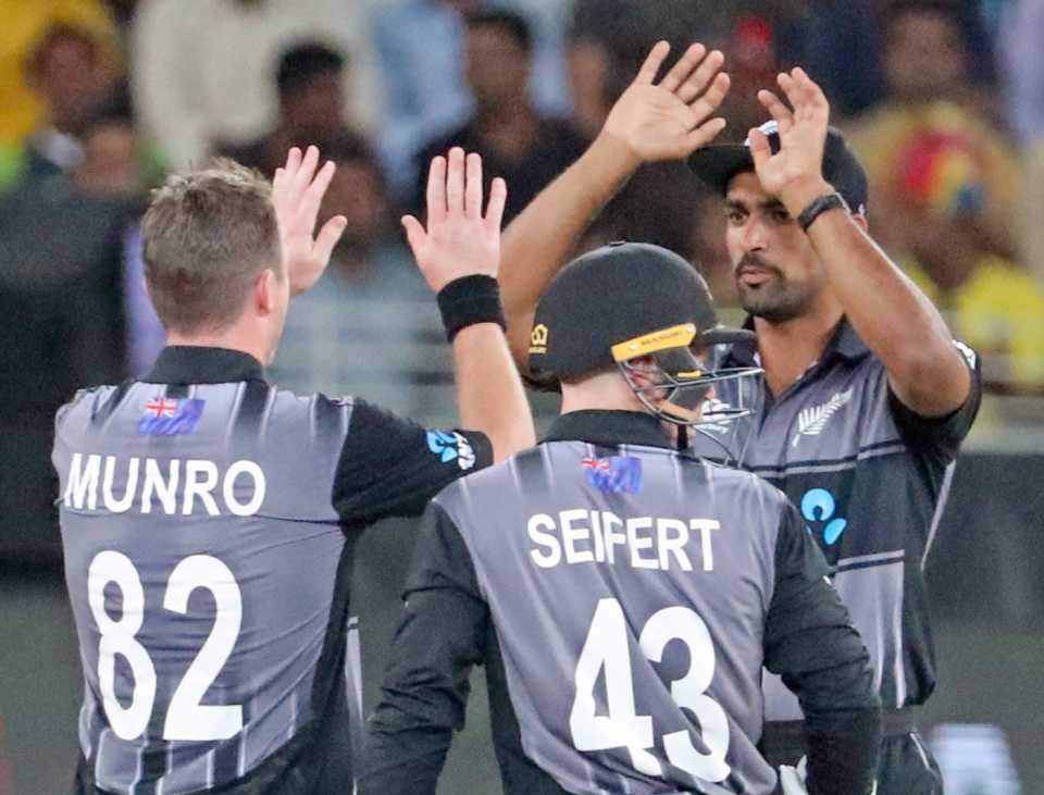Colin Munro, Ish Sodhi and Tim Seifert celebrate a wicket, Pakistan v New Zealand, 2nd T20I, Dubai, November 2, 2018