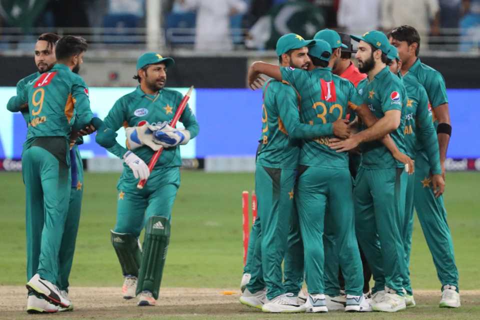 Pakistan celebrate after completing a series win, Pakistan v New Zealand, 3rd T20I, Dubai, November 4, 2018