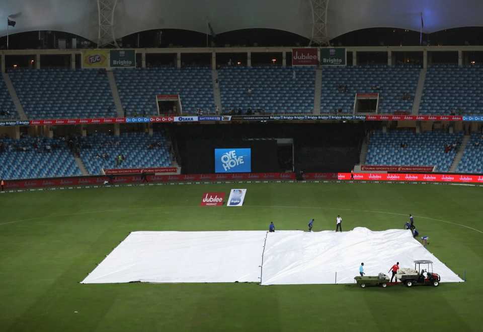 Rain interrupted New Zealand's chase, Pakistan v New Zealand, 3rd ODI, Dubai, November 11, 2018