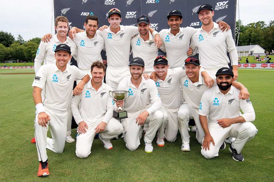 The New Zealand players pose with the trophy, New Zealand v Sri Lanka, 2nd Test, Christchurch, 4th day, December 30, 2018