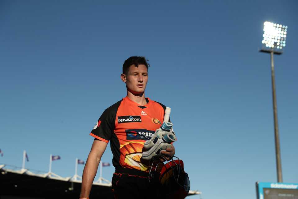 Cameron Bancroft walks on the field before his return to Australian cricket, Hobart Hurricanes v Perth Scorchers, BBL 2018-19, Launceston, December 30, 2018