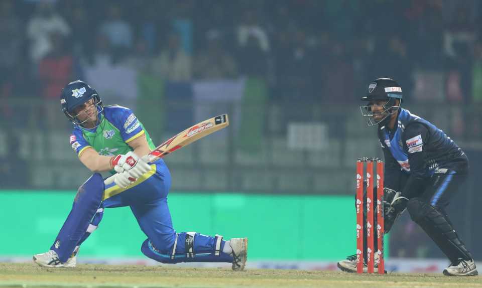 David Warner sweeps the ball while batting right-handed, Sylhet Sixers v Rangpur Riders, BPL 2019, January 16, 2019