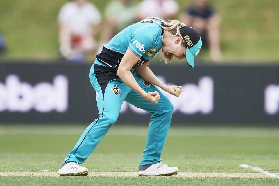 Jemma Barsby exults after taking a wicket, Sydney Thunder v Brisbane Heat, 1st semi-final, WBBL 2018-19, Sydney, January 19, 2019