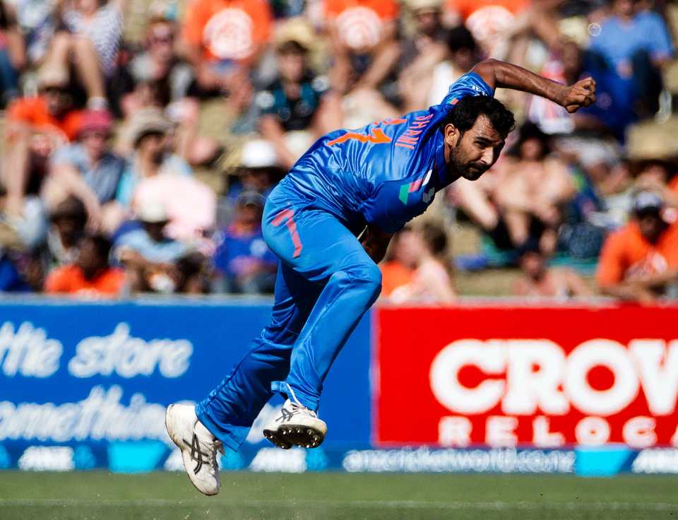 The Indian team huddles, New Zealand v India, 1st ODI, Napier, January 19, 2014