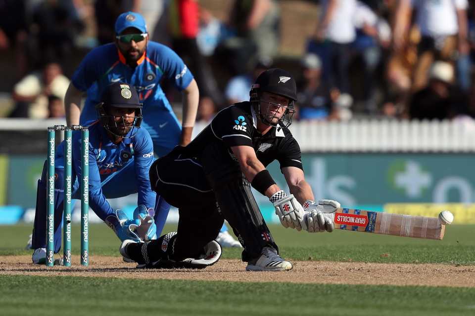 Henry Nicholls plays a sweep, New Zealand v India, 4th ODI, Hamilton, January 31, 2019