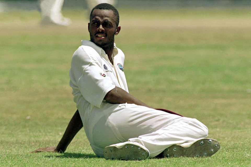 Courtney Walsh fields,Third Day, Fourth Test, West Indies v England, Georgetown, Guyana, 1 March 1998