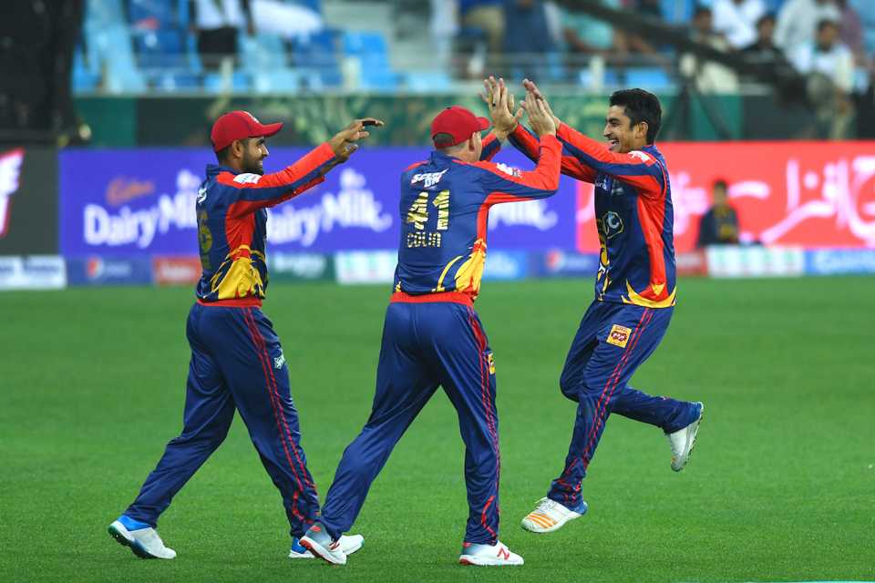 Umer Khan celebrates a wicket with his team-mates, Karachi Kings v Lahore Qalandars, PSL 2019, Dubai, February 16, 2019