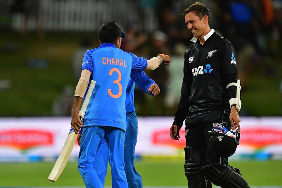 Yuzvendra Chahal playfully takes away Trent Boult's bat, New Zeakand v India, 2nd ODI, Mount Maunganui, January 26, 2019