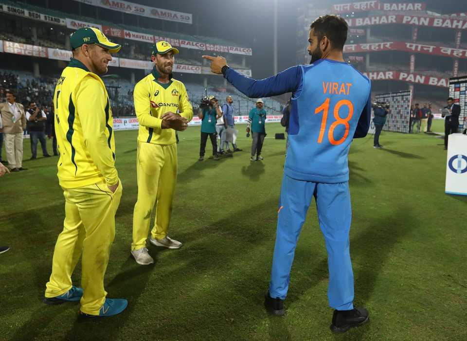Virat Kohli in conversation with Aaron Finch and Glenn Maxwell, India v Australia, 5th ODI, New Delhi, March 13, 2019